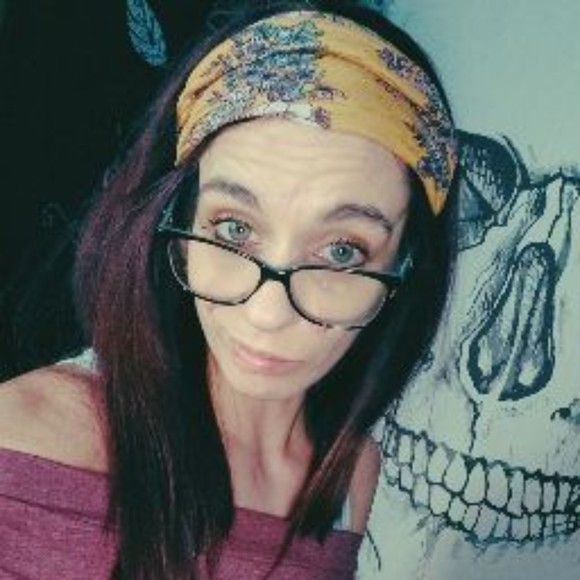 Meet your Posher, Nicole - Picture 1 of 1